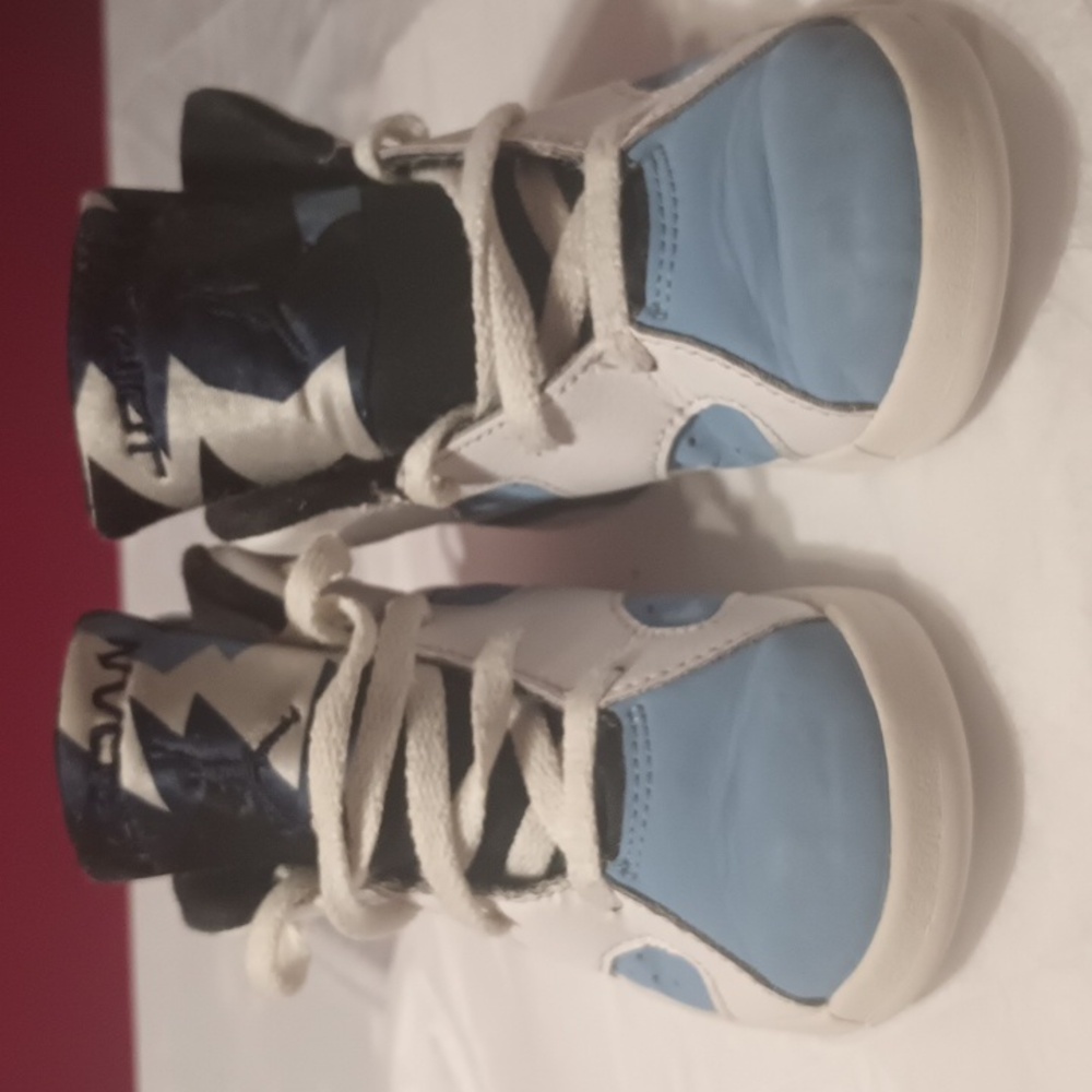 Jordan  6 Retro  DV3606-410 Kids' Sneakers in Blue and White